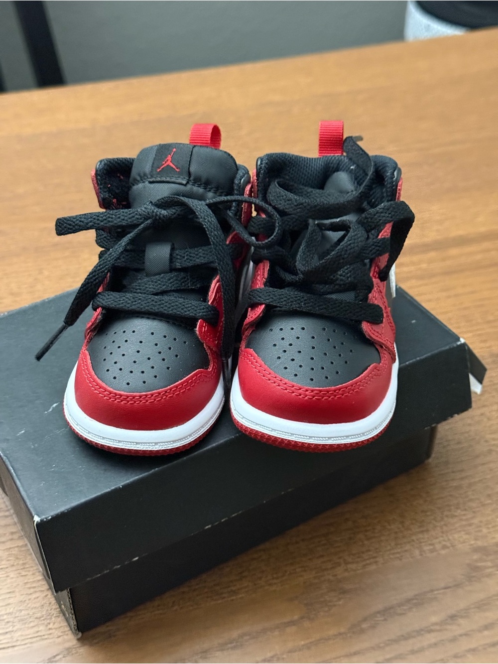 Jordan 1 Mid (TD)
Black Gym Red White